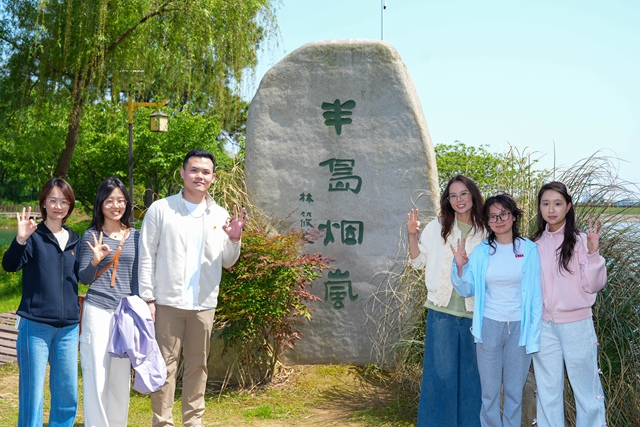 ��ɫ����