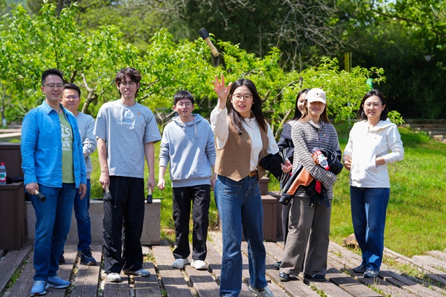 ��ɫ����