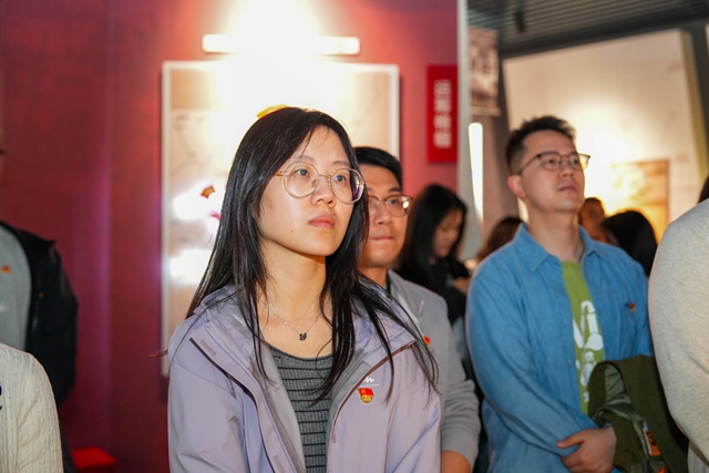 ��ɫ����